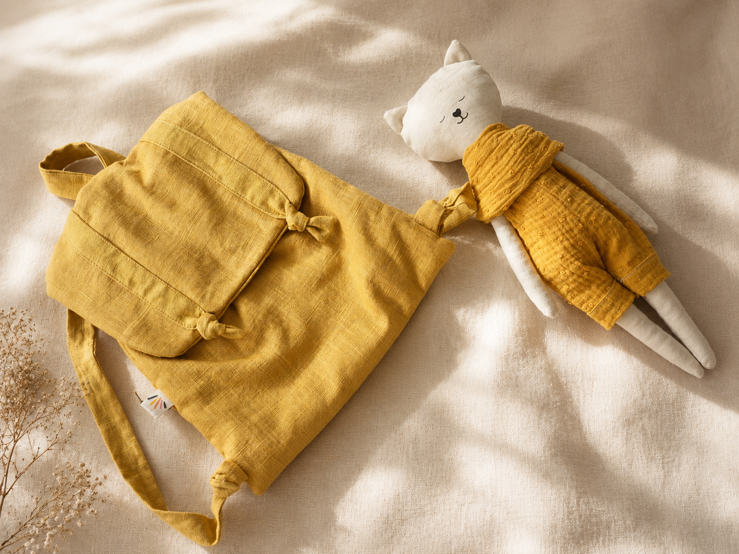 Pack con mochila infantil de lino personalizada y gatito de peluche