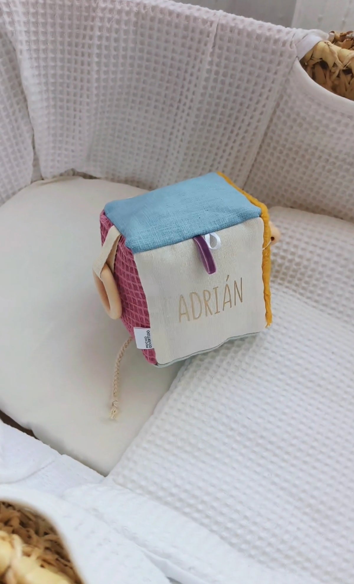 Cubo sensorial + chupetero