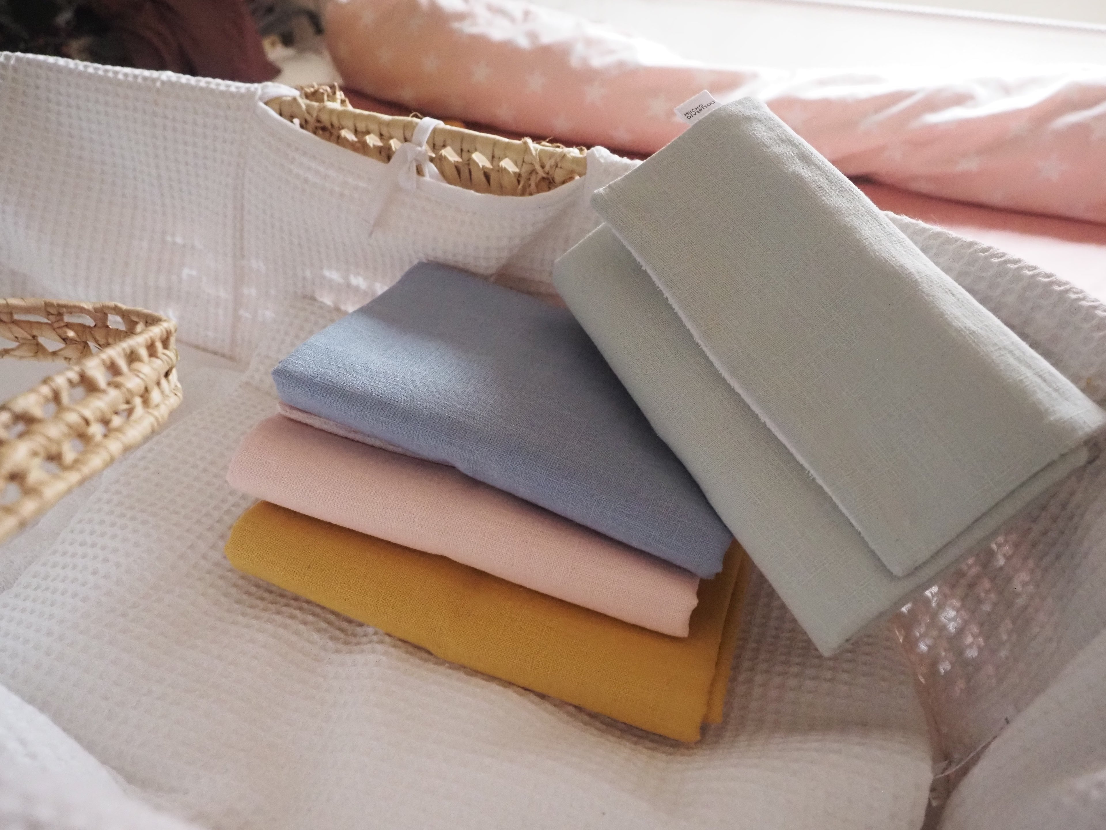 Pack cambiador y pañalera de lino personalizados