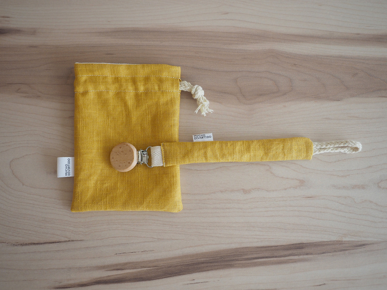 Chupetero y bolsita de lino