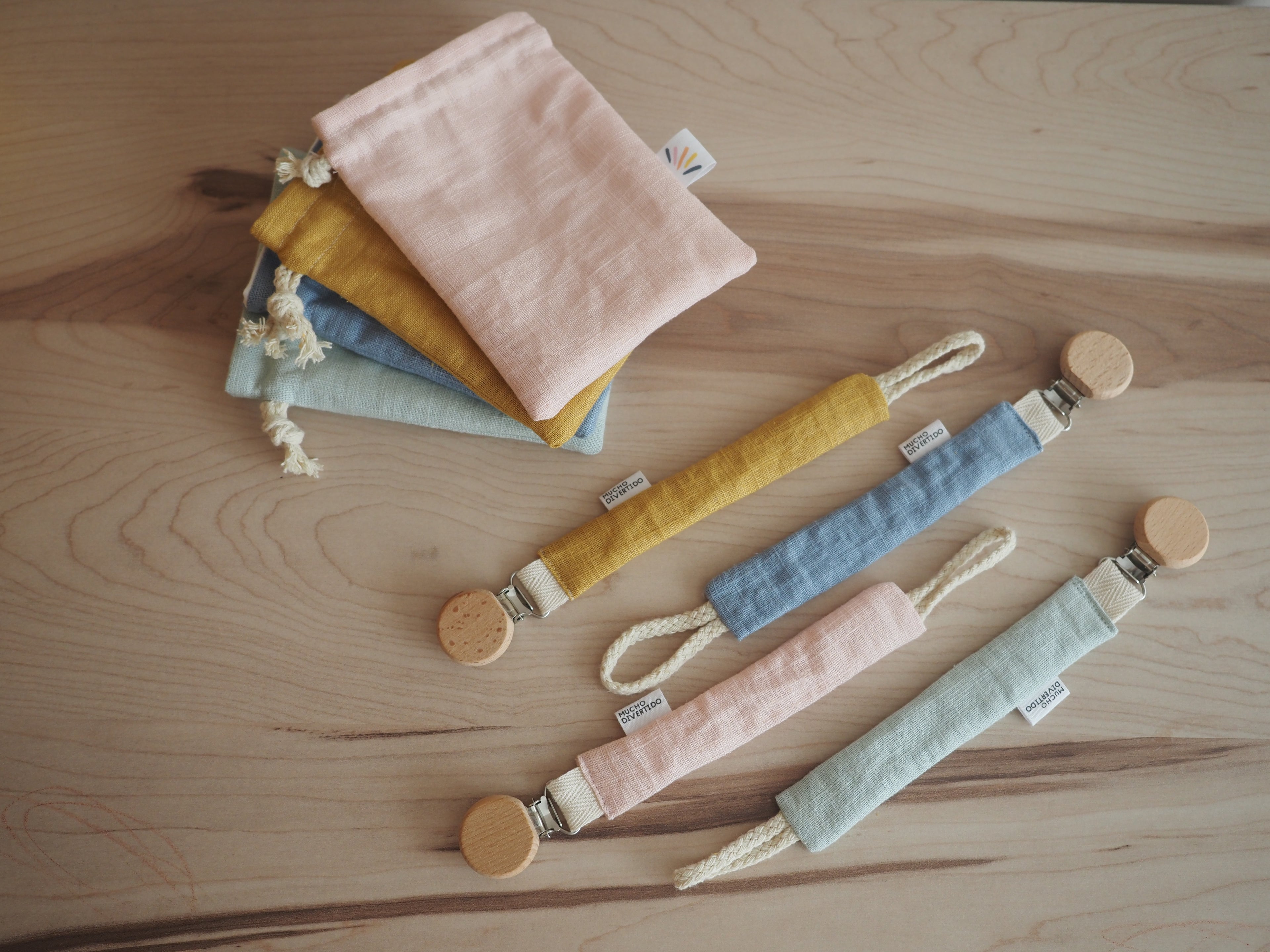 Chupetero y bolsita de lino