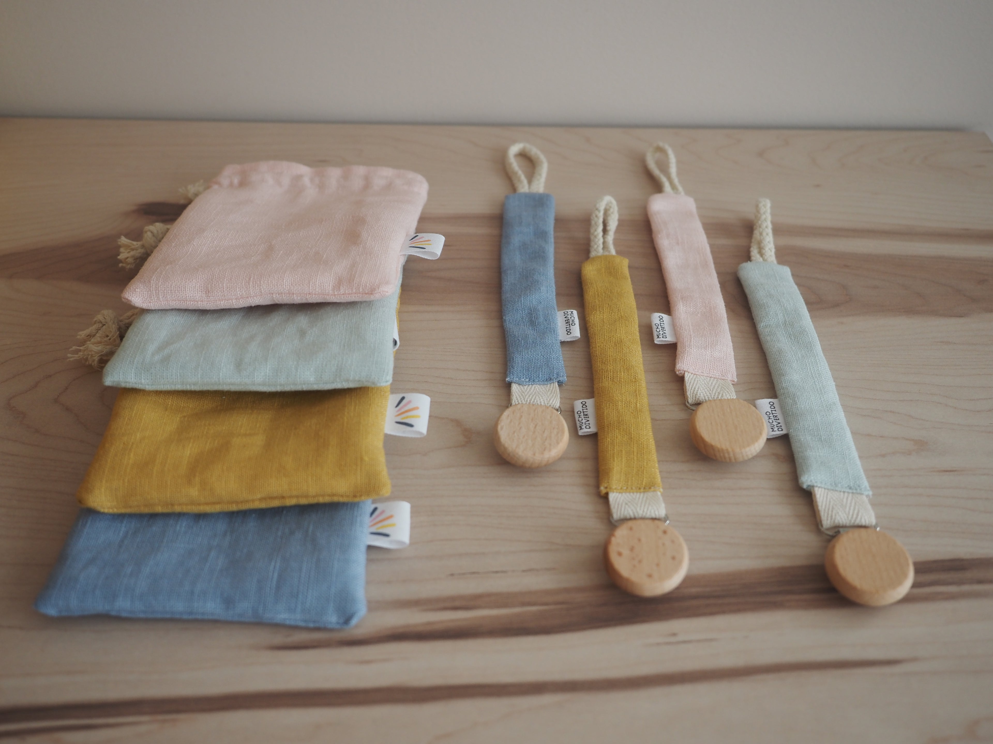 Chupetero y bolsita de lino