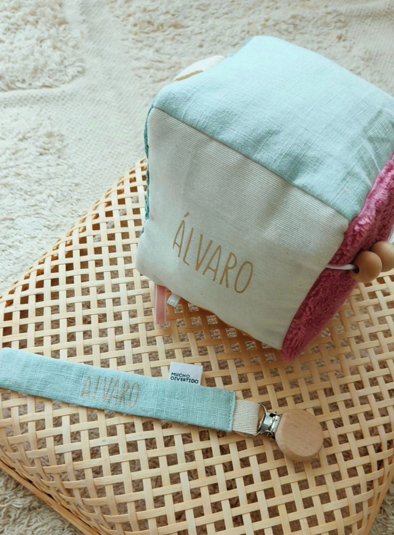 Cubo sensorial + chupetero