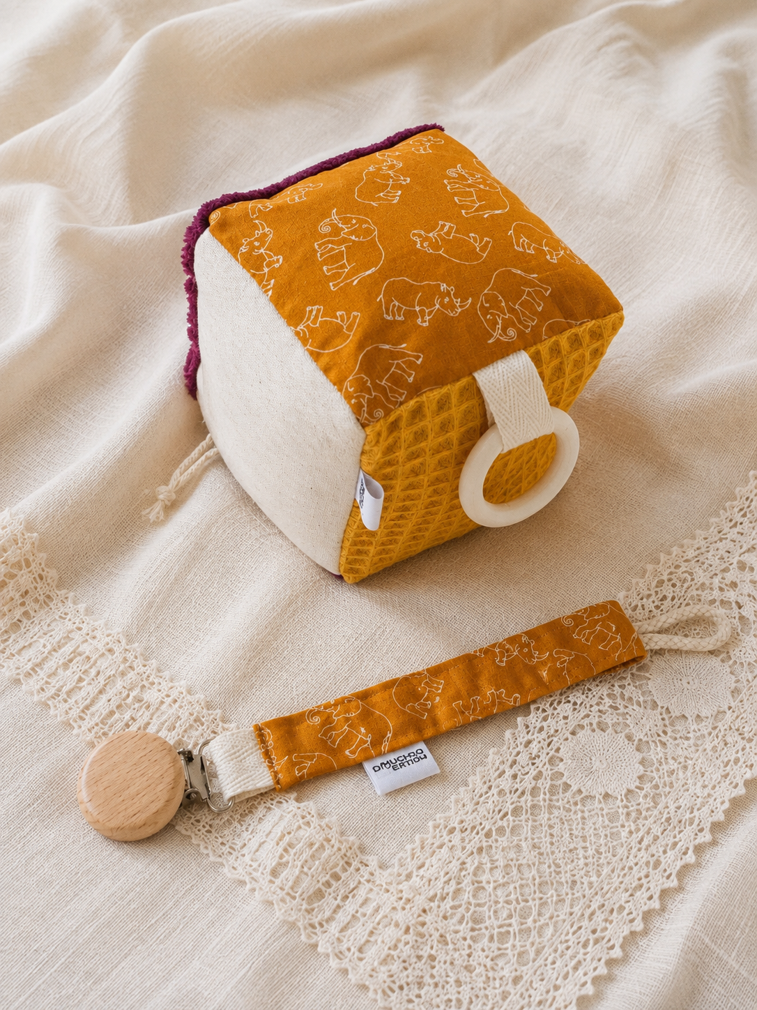 Cubo sensorial + chupetero