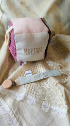 Pack de cubo sensorial y chupetero personalizados para bebé